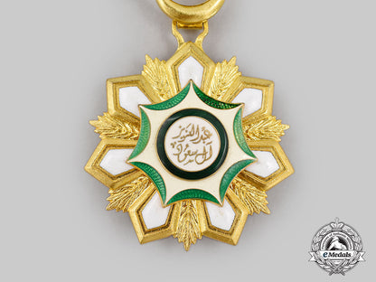 saudi_arabia._an_order_of_abdul_aziz,_iii_class_officer_with_case_l22_mnc8804_014_1_1_1