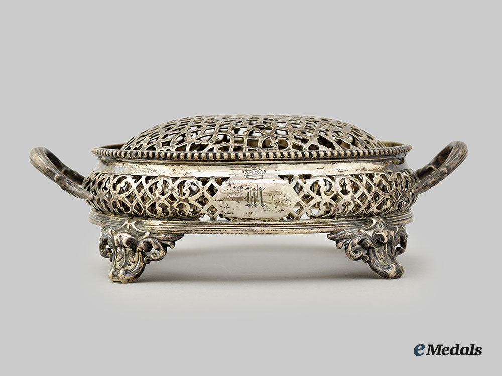 united_kingdom._a_silver_openwork_rose_bowl,_by_henry_wilkinson&_co,_c.1852_l22_mnc8841_404_1