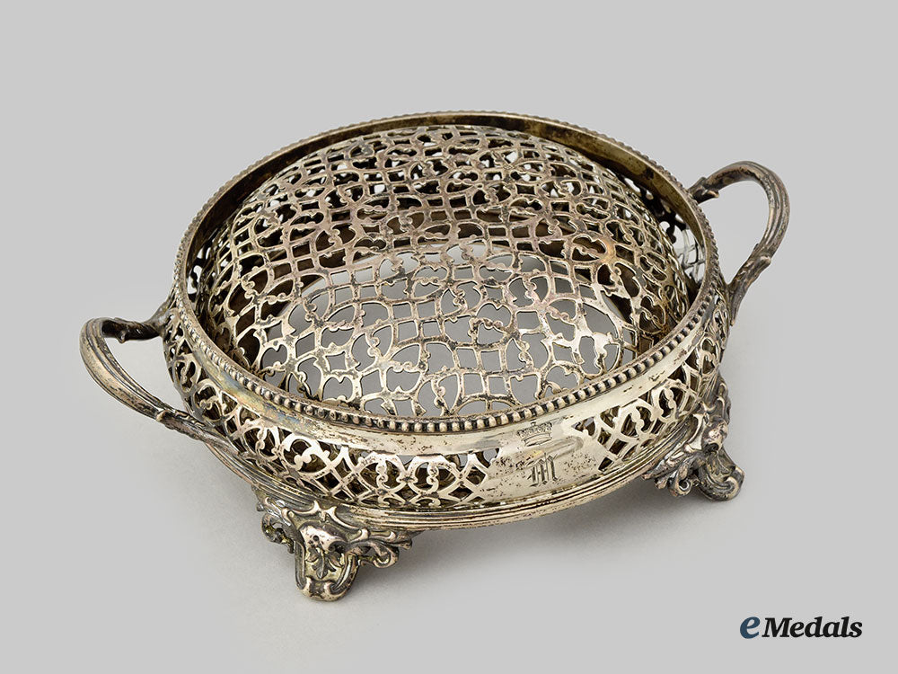 united_kingdom._a_silver_openwork_rose_bowl,_by_henry_wilkinson&_co,_c.1852_l22_mnc8844_405_1