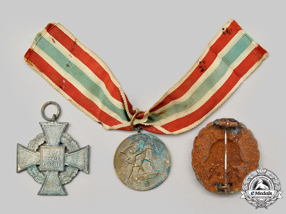 germany,_third_reich._a_mixed_lot_of_decorations,_relic_condition_l22_mnc8886_514