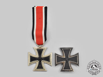 germany,_wehrmacht._a_pair_of1939_iron_crosses,_i_and_ii_class_l22_mnc8887_369