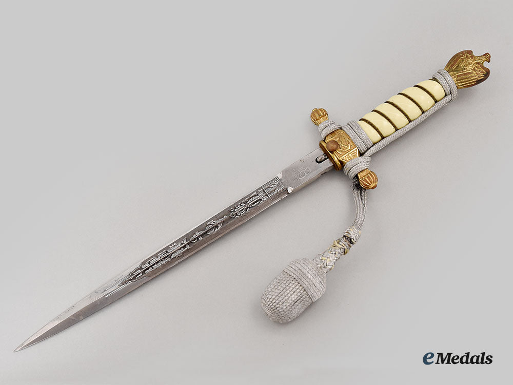 germany,_kriegsmarine._an_officer’s_dagger,_with_hanger,_by_carl_eickhorn_l22_mnc8919_515_1