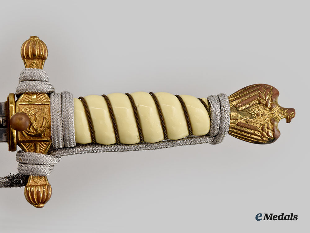 germany,_kriegsmarine._an_officer’s_dagger,_with_hanger,_by_carl_eickhorn_l22_mnc8920_514_1