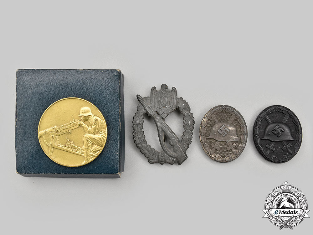 germany,_wehrmacht._a_mixed_lot_of_badges_and_decorations_l22_mnc8925_383