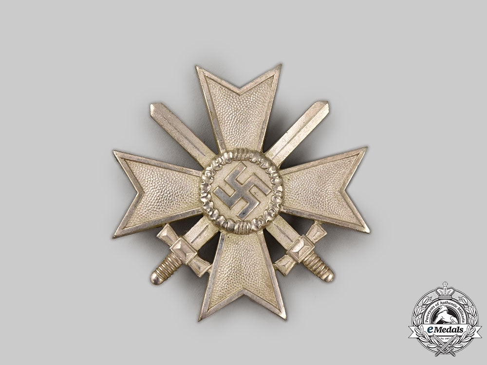 germany,_wehrmacht._a_mint_war_merit_cross_i_class_with_swords,_by_deschler&_sohn_l22_mnc8977_950_1