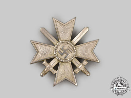 germany,_wehrmacht._a_mint_war_merit_cross_i_class_with_swords,_by_deschler&_sohn_l22_mnc8977_950_1