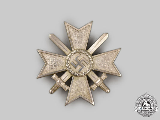 germany,_wehrmacht._a_mint_war_merit_cross_i_class_with_swords,_by_deschler&_sohn_l22_mnc8977_950_1