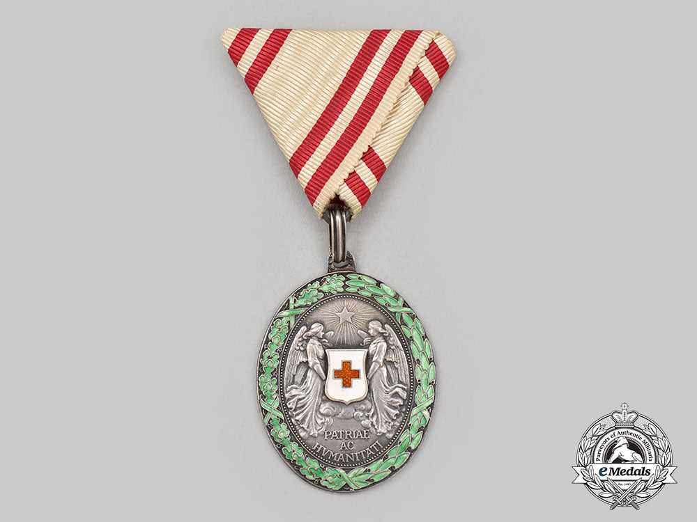 austria,_imperial._an_honour_decoration_of_the_red_cross,_silver_medal_with_war_decoration_l22_mnc8981_461