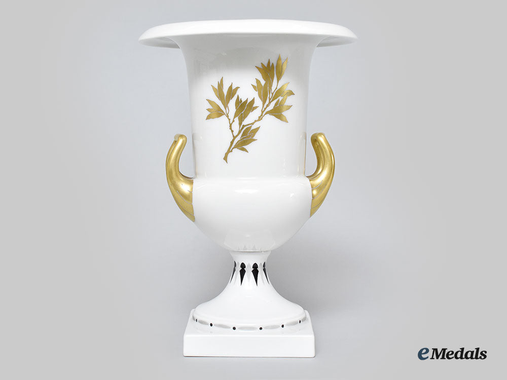 germany,_imperial._a_large_patriotic_first_war_iron_cross_vase,_by_kpm_l22_mnc9040_448