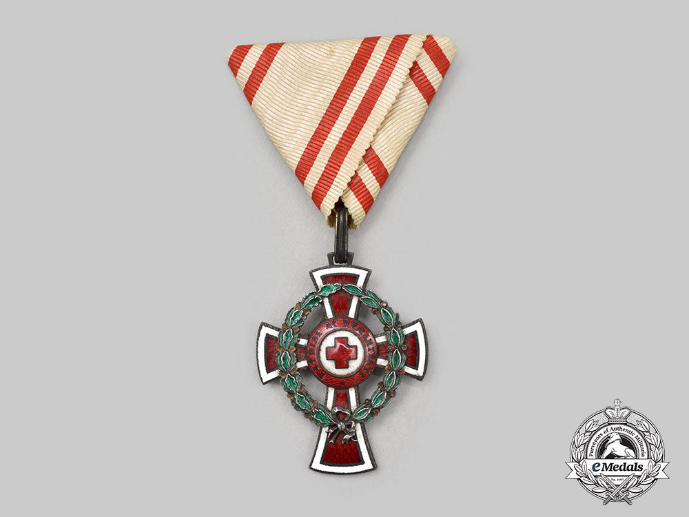 austria,_imperial._an_honour_decoration_of_the_red_cross,_ii_class_cross,_c.1918_l22_mnc9040_496
