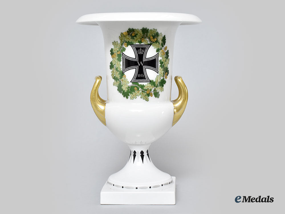 germany,_imperial._a_large_patriotic_first_war_iron_cross_vase,_by_kpm_l22_mnc9042_446