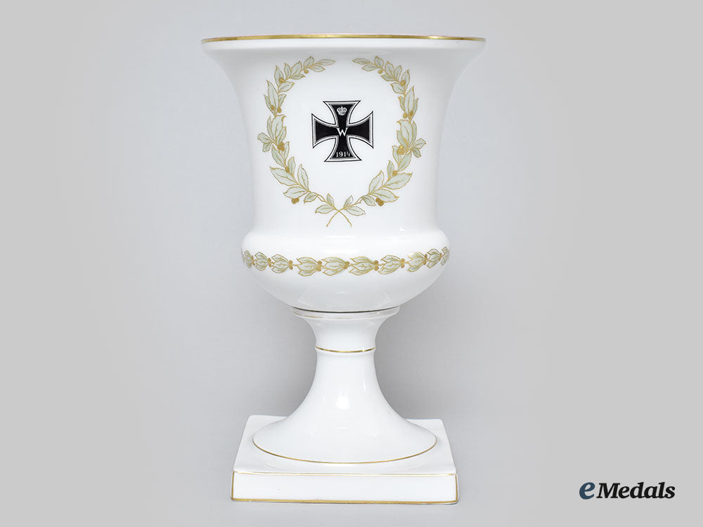 germany,_imperial._a_large_porcelain_iron_cross_motif_vase,_by_thomas_bavaria_l22_mnc9049_444_1