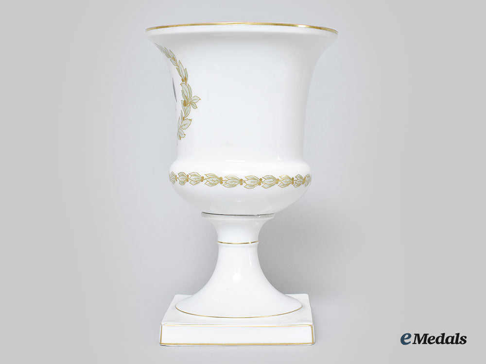 germany,_imperial._a_large_porcelain_iron_cross_motif_vase,_by_thomas_bavaria_l22_mnc9050_443_1