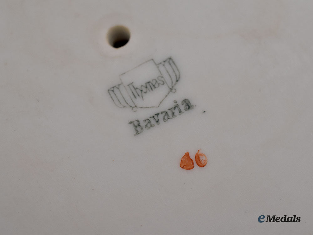 germany,_imperial._a_large_porcelain_iron_cross_motif_vase,_by_thomas_bavaria_l22_mnc9053_532_1
