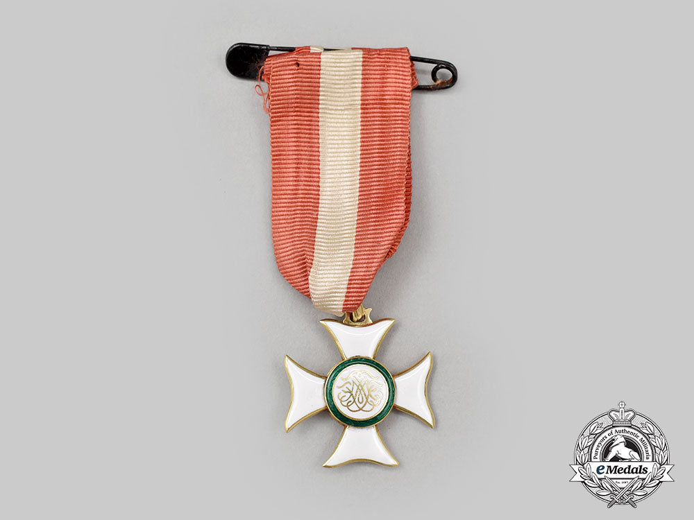 austria,_imperial._a_military_order_of_maria_theresia_in_gold,_knight_by_rothe,_to_capt._gustave_von_sonnewend,_c.1915_l22_mnc9057_504_1