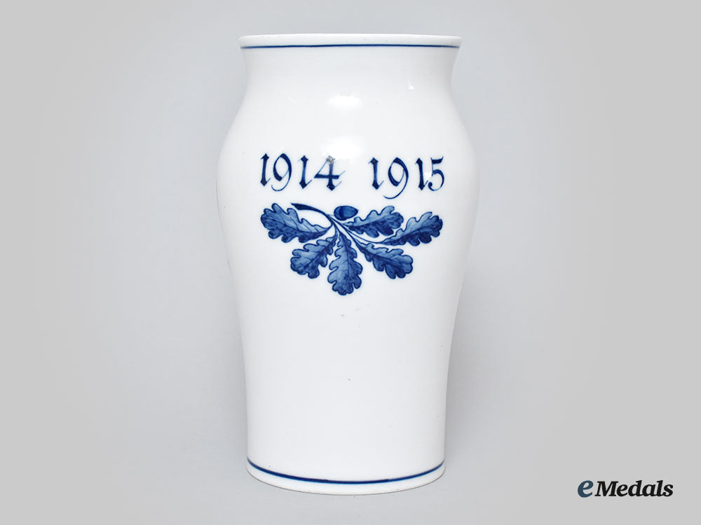germany,_imperial._a_large_porcelain_vase_with_iron_cross_motif,_by_meissen_l22_mnc9077_433