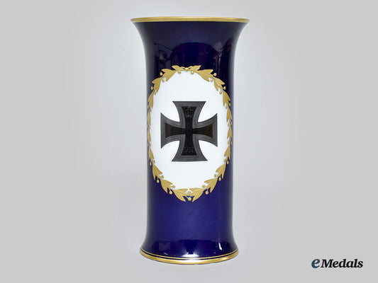 germany,_imperial._a_first_war_period_iron_cross_motif_vase,_by_rosenthal_l22_mnc9081_431