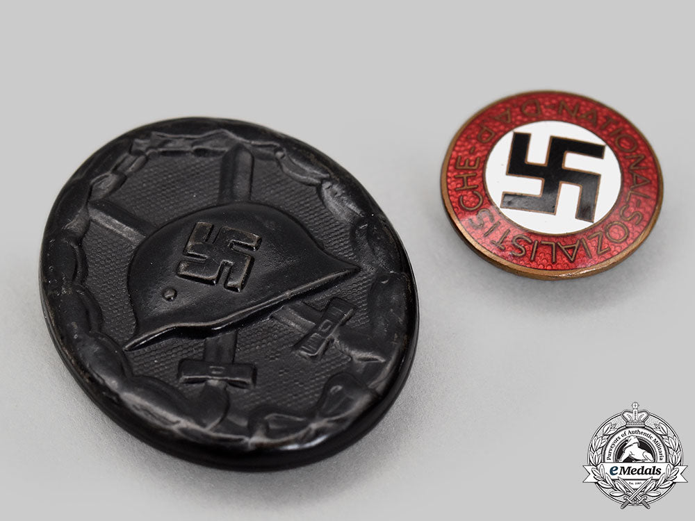 germany,_third_reich._a_pair_of_badges_l22_mnc9090_589