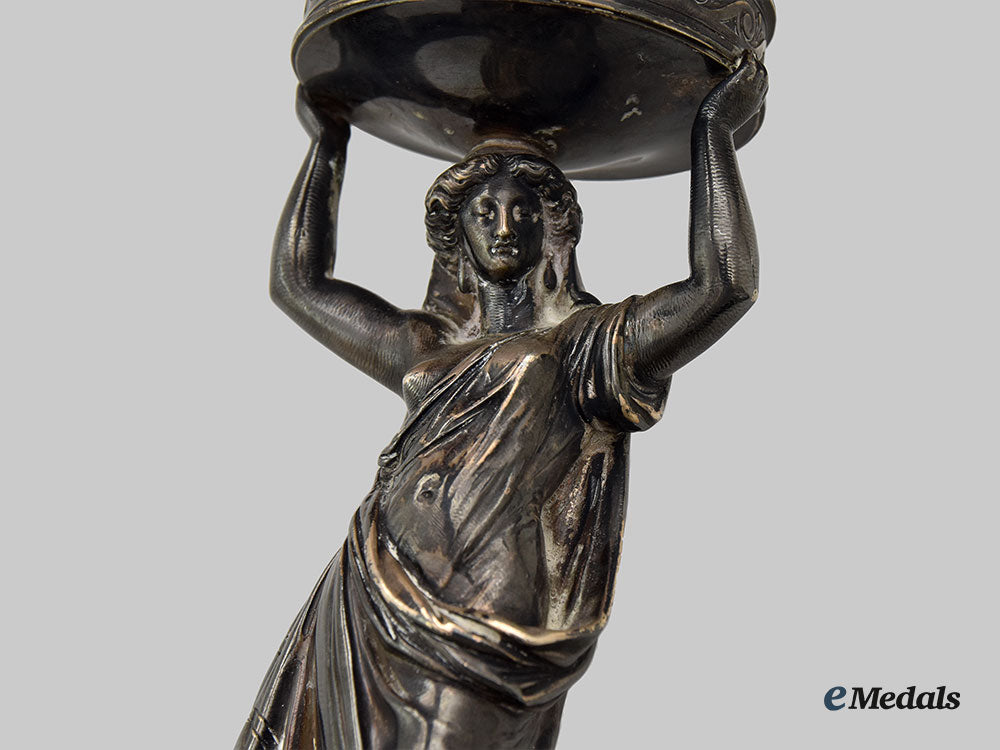 united_kingdom._an_ornate_silver_fruit_bowl_on_pedestal,_birmingham_l22_mnc9093_279_1