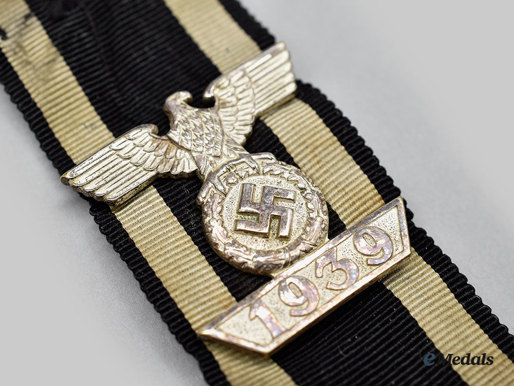 germany,_wehrmacht._a1939_clasp_to_the_iron_cross_ii_class,_type_ii,_by_wilhelm_deumer_l22_mnc9094_031