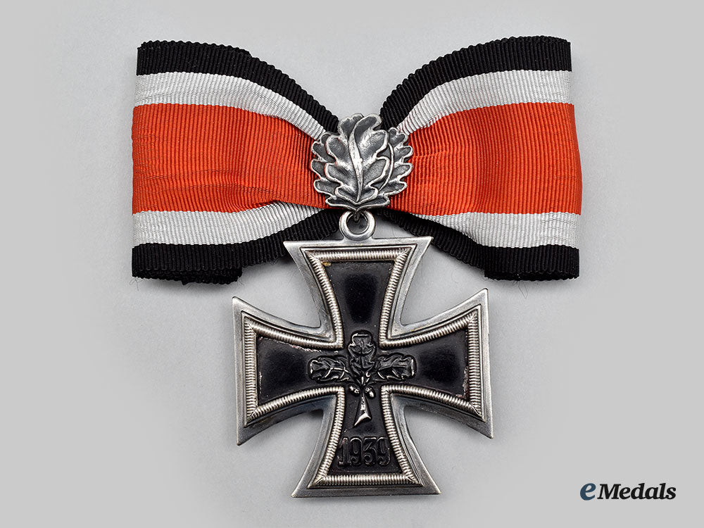 germany,_federal_republic._a_knight’s_cross_of_the_iron_cross_with_oak_leaves,1957_version_l22_mnc9099_033