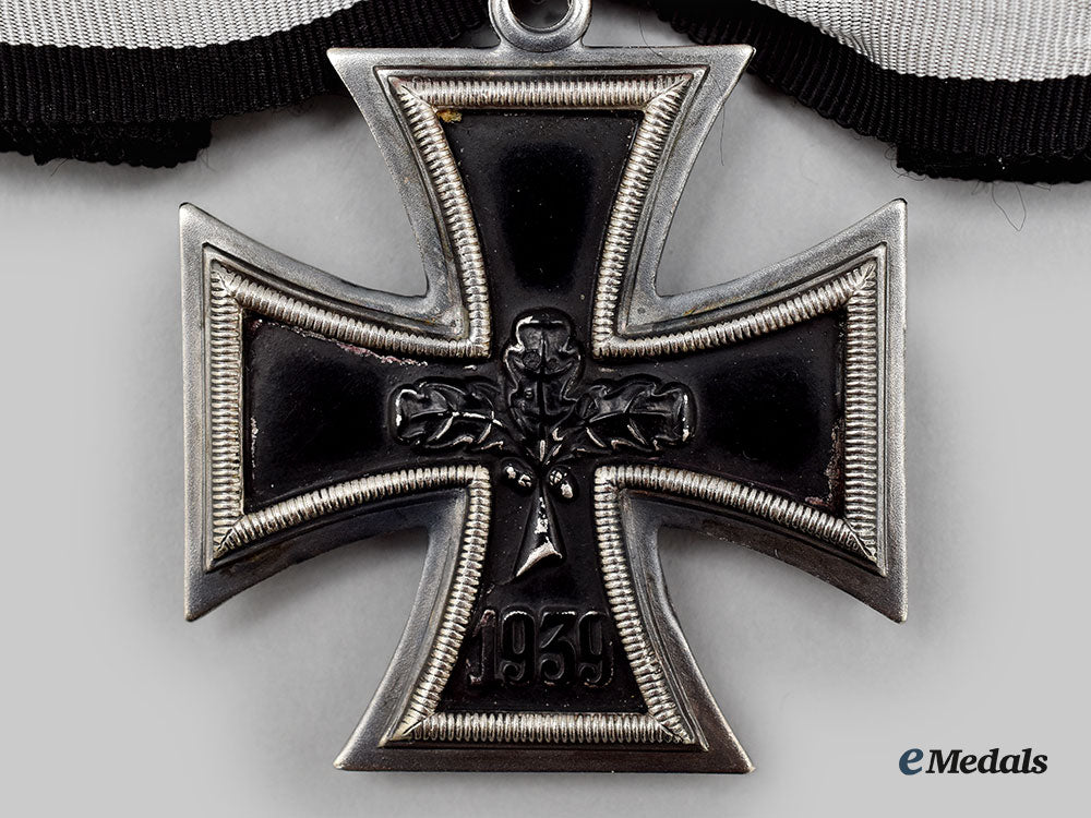 germany,_federal_republic._a_knight’s_cross_of_the_iron_cross_with_oak_leaves,1957_version_l22_mnc9102_034