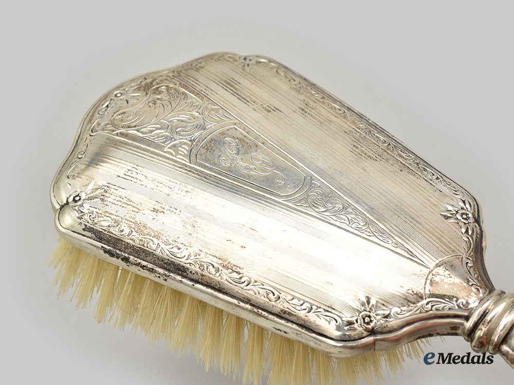 united_kingdom._a_matching_monogrammed_vanity_hand_mirror&_brush_l22_mnc9119_285_1