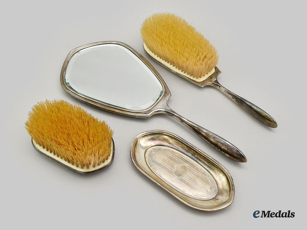 canada,_dominion._a_vanity_mirror,_handheld_brush&_brush_set,_by_birks_l22_mnc9127b_289_1