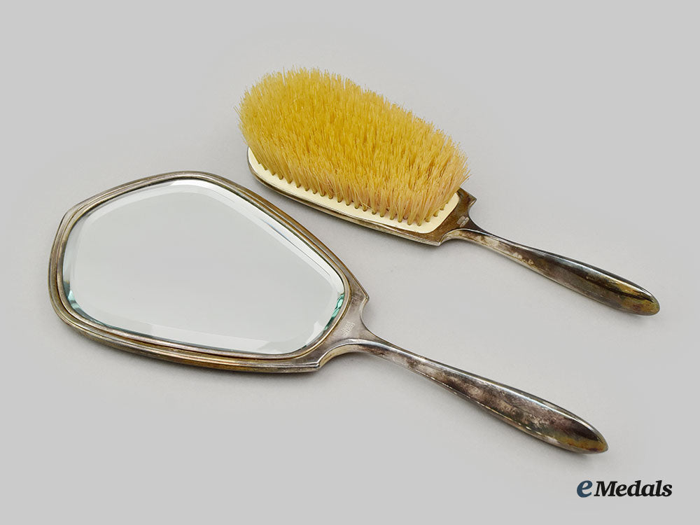 canada,_dominion._a_vanity_mirror,_handheld_brush&_brush_set,_by_birks_l22_mnc9128_290_1