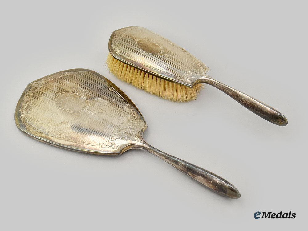 canada,_dominion._a_vanity_mirror,_handheld_brush&_brush_set,_by_birks_l22_mnc9131_291_1