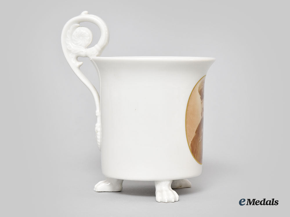 germany,_imperial._a_clawfoot_porcelain_mug_with_hindenburg_portrait,_by_kpm_l22_mnc9140_398_1