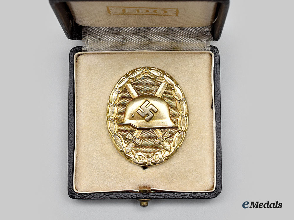 germany,_wehrmacht._a_gold_grade_wound_badge,_with_case_l22_mnc9143_053