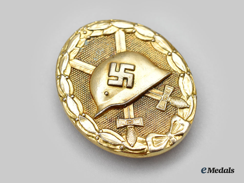 germany,_wehrmacht._a_gold_grade_wound_badge,_with_case_l22_mnc9147_057