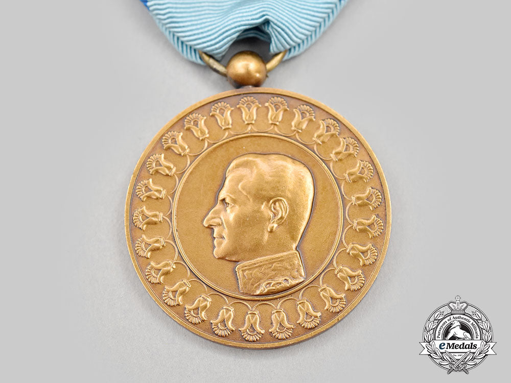 iran,_pahlavi_dynasty._a2500_th_anniversary_of_the_persian_empire_medal1971_l22_mnc9155_555