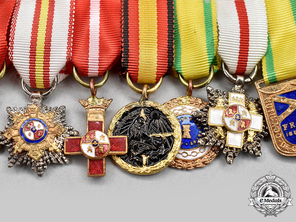 spain,_fascist_state._a_civil_war_miniature_group_of_twelve_l22_mnc9195_557