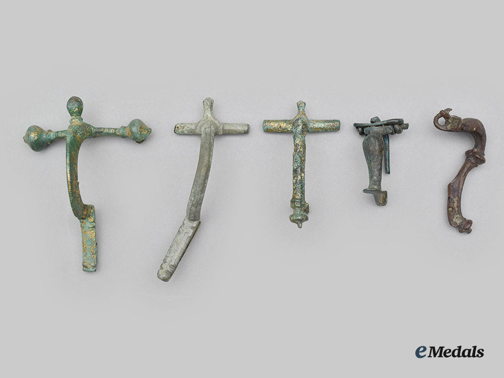 roman_empire._a_lot_of_fragmented_roman_fibulae,_c.200-300_ad_l22_mnc9249_319