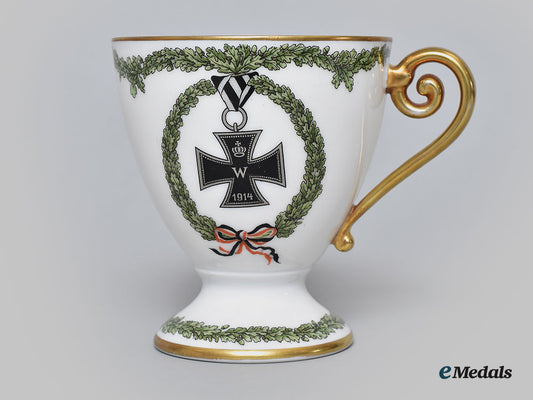 germany,_imperial._an_iron_cross_decorative_teacup_and_saucer,_by_hutschenreuther_selb,1915_l22_mnc9263_664_1