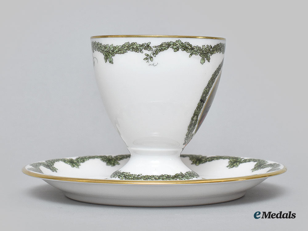 germany,_imperial._a_wreath_pattern_teacup_and_saucer_featuring_hindenburg,_by_hutschenreuther,1915_l22_mnc9295_652_1