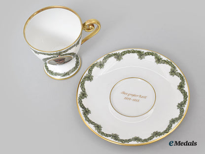 germany,_imperial._a_wreath_pattern_teacup_and_saucer_featuring_hindenburg,_by_hutschenreuther,1915_l22_mnc9297_651_1