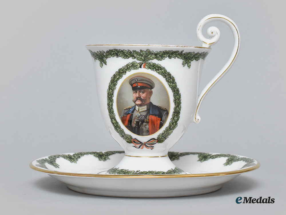germany,_imperial._a_wreath_pattern_teacup_and_saucer_featuring_hindenburg_portrait,_by_hutschenreuther,1915_l22_mnc9313_644