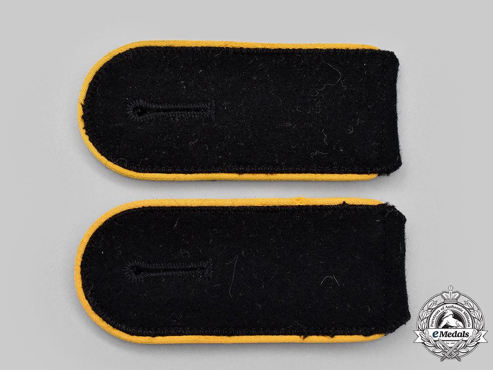 germany,_ss._a_mint_set_of_waffen-_ss_cavalry/_reconnaissance_enlisted_personnel_shoulder_straps_l22_mnc9320_630