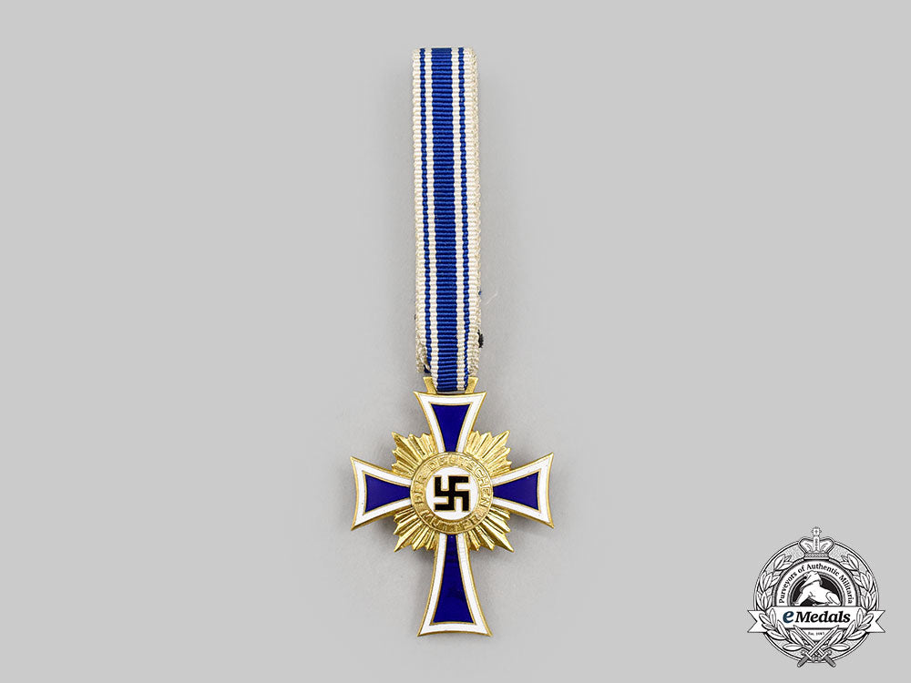 germany,_third_reich._an_honour_cross_of_the_german_mother,_gold_grade_with_case,_by_forster&_graf_l22_mnc9328_641