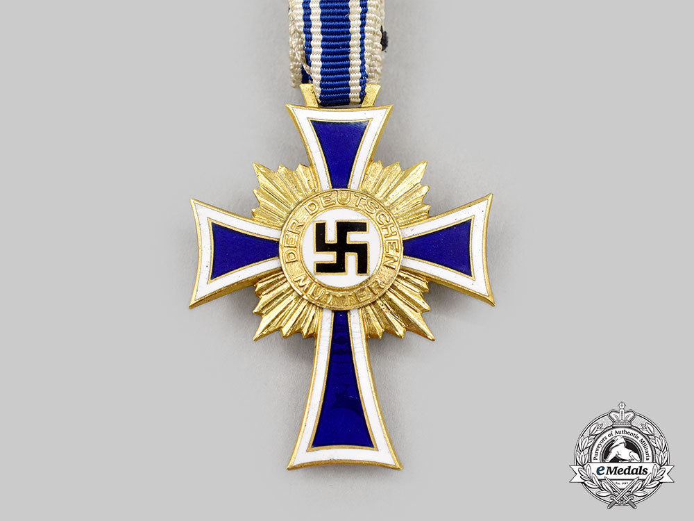 germany,_third_reich._an_honour_cross_of_the_german_mother,_gold_grade_with_case,_by_forster&_graf_l22_mnc9329_643