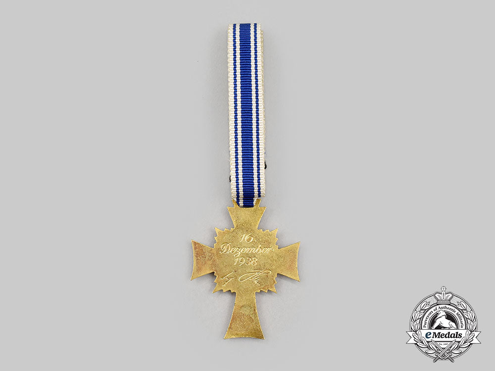 germany,_third_reich._an_honour_cross_of_the_german_mother,_gold_grade_with_case,_by_forster&_graf_l22_mnc9331_642
