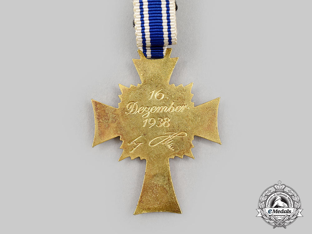 germany,_third_reich._an_honour_cross_of_the_german_mother,_gold_grade_with_case,_by_forster&_graf_l22_mnc9332_644