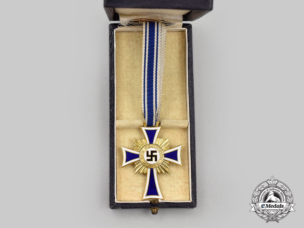 germany,_third_reich._an_honour_cross_of_the_german_mother,_gold_grade_with_case,_by_forster&_graf_l22_mnc9335_645