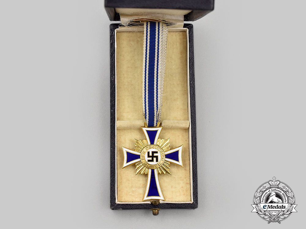 germany,_third_reich._an_honour_cross_of_the_german_mother,_gold_grade_with_case,_by_forster&_graf_l22_mnc9335_645