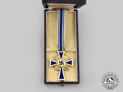 germany,_third_reich._an_honour_cross_of_the_german_mother,_gold_grade_with_case,_by_forster&_graf_l22_mnc9335_645