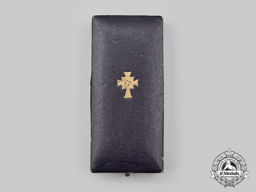 germany,_third_reich._an_honour_cross_of_the_german_mother,_gold_grade_with_case,_by_forster&_graf_l22_mnc9336_646