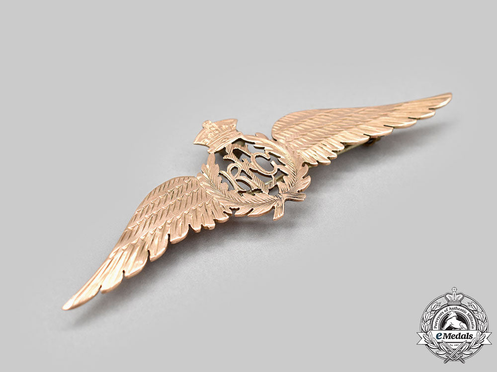united_kingdom._a_royal_flying_corps(_rfc)_sweetheart_wings_in_gold,_c.1917_l22_mnc9371_653_1_1
